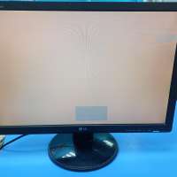 LG W2242S