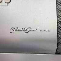 Yamaha Portable Grand DGX-220