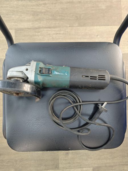 Купить Makita 9565H (12000 об/мин) в Ангарск за 3700 руб.