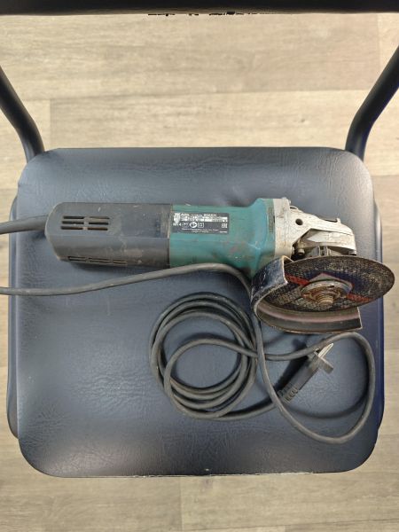 Купить Makita 9565H (12000 об/мин) в Ангарск за 3700 руб.