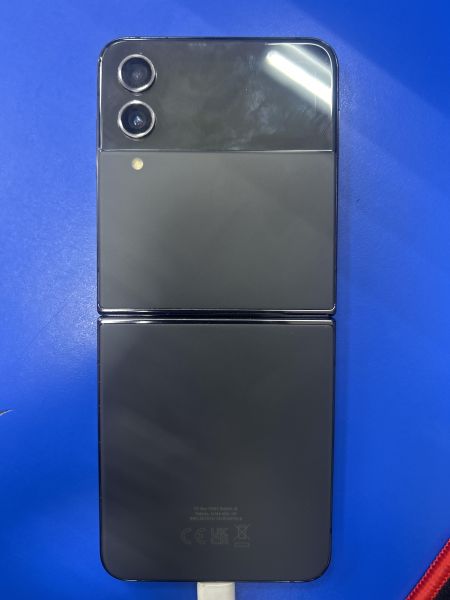 Купить Samsung Galaxy Z Flip 4 8/512GB (F721B) Duos в Ангарск за 22400 руб.