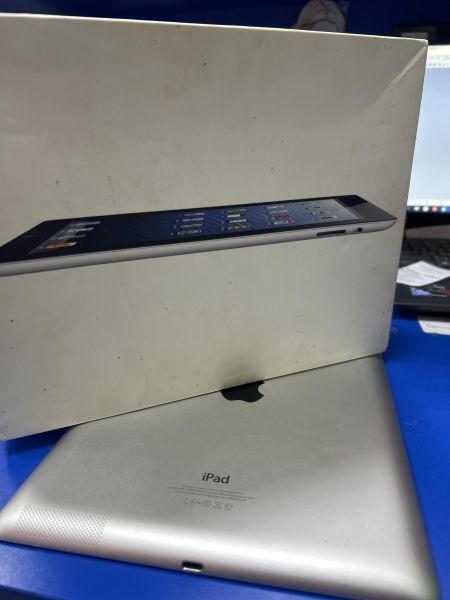 Купить Apple iPad 4 2012 32GB (A1460 MD522-527) (с SIM) в Ангарск за 3200 руб.