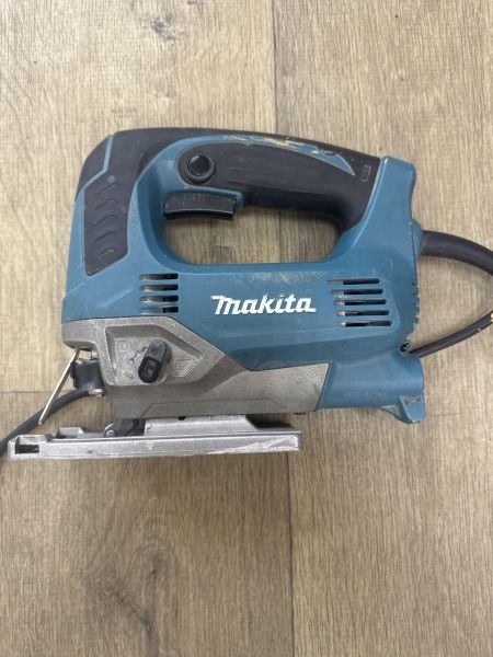 электролобзик Makita JV0600 в Ангарск