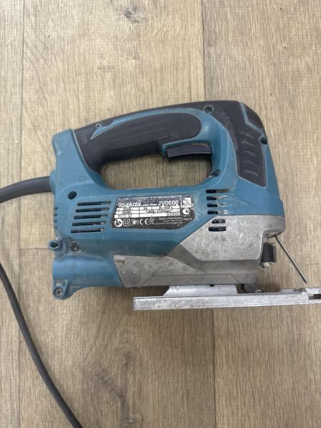 электролобзик Makita JV0600 в Ангарск