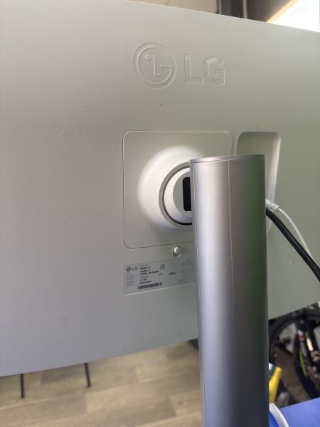 монитор LG 27UP650-W в Ангарск