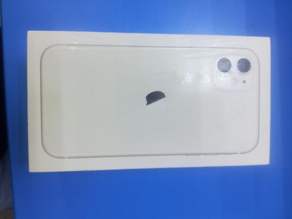 Купить Apple iPhone 11 64GB в Ангарск за 16599 руб.