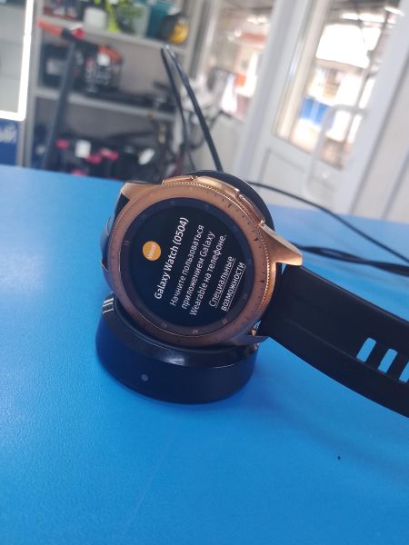 Купить Samsung Galaxy Watch (SM-R810) с СЗУ в Ангарск за 1450 руб.
