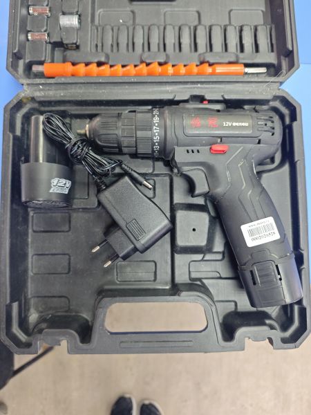 Купить Китайский шуруповёрт (1350 об/мин, 20-30 Н·м) с СЗУ в Ангарск за 800 руб.