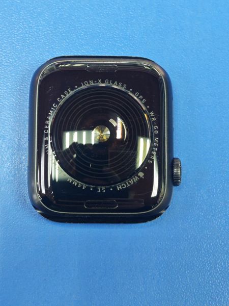 умные часы и браслеты Apple Watch SE 44mm (A2352) с СЗУ в Ангарск