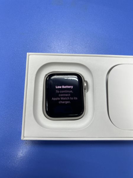 умные часы и браслеты Apple Watch SE 3 40mm (A3324) с СЗУ в Ангарск