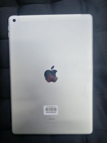 Купить Apple iPad 8 2020 32GB (A2429 MYMM2RK/A) (с SIM) в Ангарск за 18599 руб.