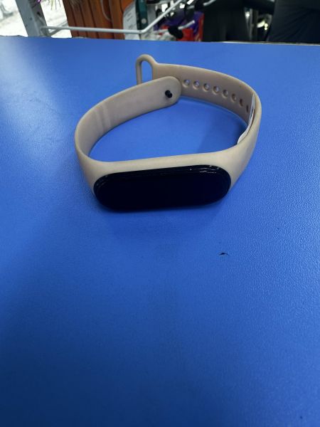 Купить Xiaomi Mi Smart Band 4 (XMSH07HM) с СЗУ в Ангарск за 350 руб.