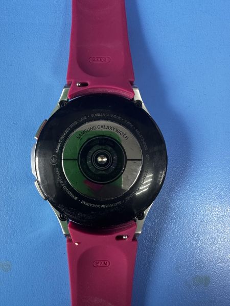 Купить Samsung Galaxy Watch 4 Classic (SM-R890/N) с СЗУ в Ангарск за 3400 руб.