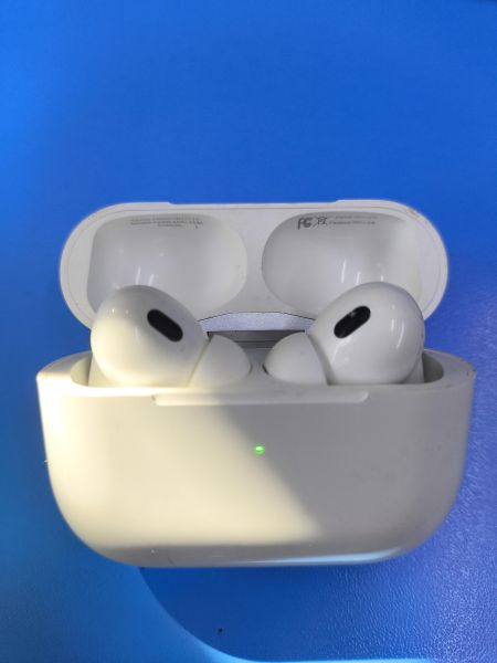 Купить Реплика Apple AirPods Pro 2  (A2931, A2698, A2699, A3047, A3048, A3049) в Ангарск за 800 руб.