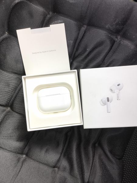 Купить Реплика Apple AirPods Pro 2  (A2931, A2698, A2699, A3047, A3048, A3049) в Ангарск за 800 руб.