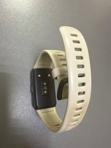 Купить Honor Band 6 (ARG-B39) с СЗУ в Ангарск за 500 руб.