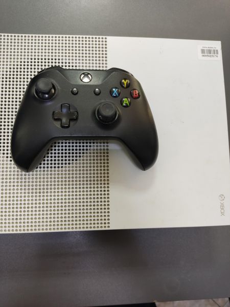 Купить Microsoft Xbox One S 750GB (1681) в Ангарск за 10600 руб.