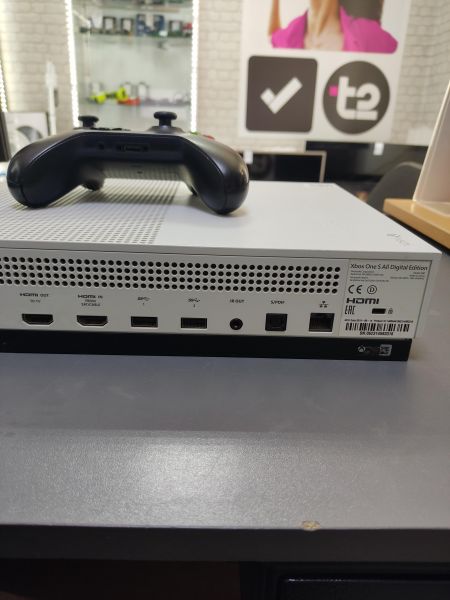 Купить Microsoft Xbox One S 750GB (1681) в Ангарск за 10600 руб.