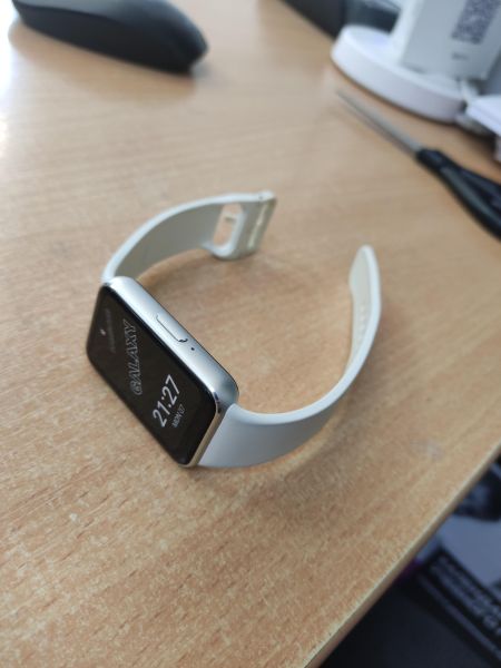 Купить Samsung Galaxy Fit 3 (SM-R390) с СЗУ в Ангарск за 2050 руб.