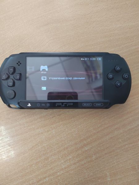 игровая приставка Sony PlayStation Portable (PSP-E1008) с СЗУ в Ангарск