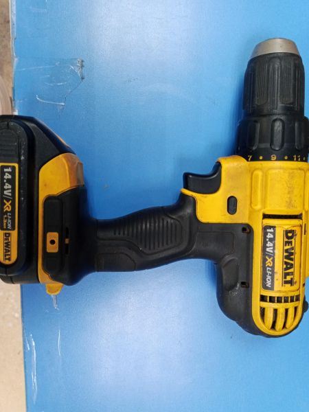 Купить DeWALT DCD734 с СЗУ в Ангарск за 4599 руб.