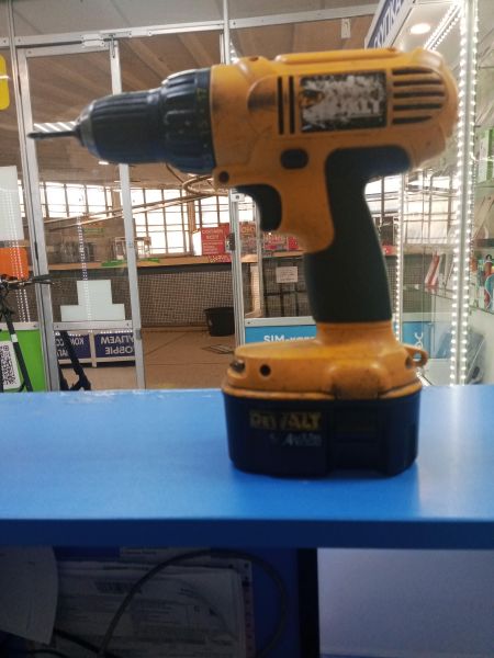 Купить DeWALT DC728 с СЗУ в Ангарск за 2099 руб.