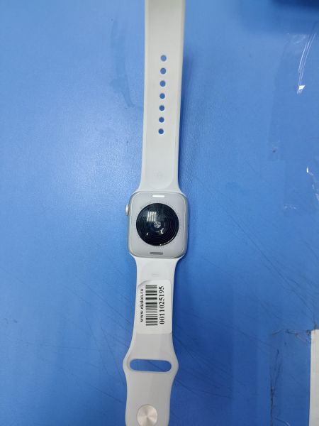 Купить Apple Watch SE 2 44mm (A2723) с СЗУ в Чита за 8950 руб.