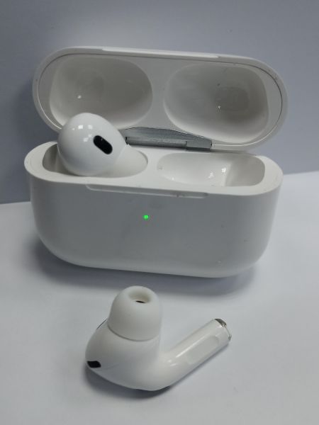 Купить Реплика Apple AirPods Pro 2  (A2931, A2698, A2699, A3047, A3048, A3049) в Чита за 900 руб.