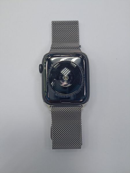 Купить Apple Watch SE 44mm (A2352) с СЗУ в Чита за 7150 руб.