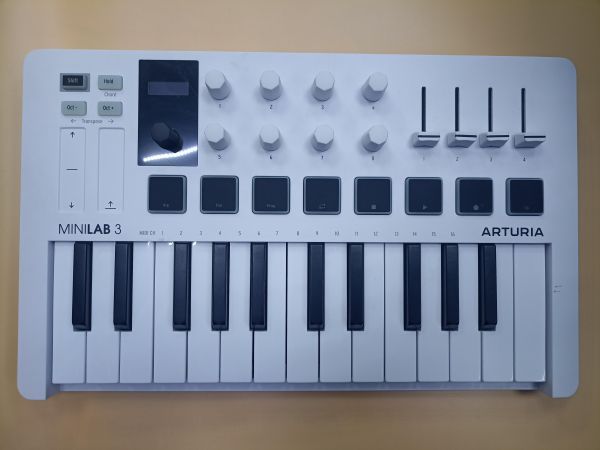 Купить Arturia MiniLab 3 в Чита за 5200 руб.