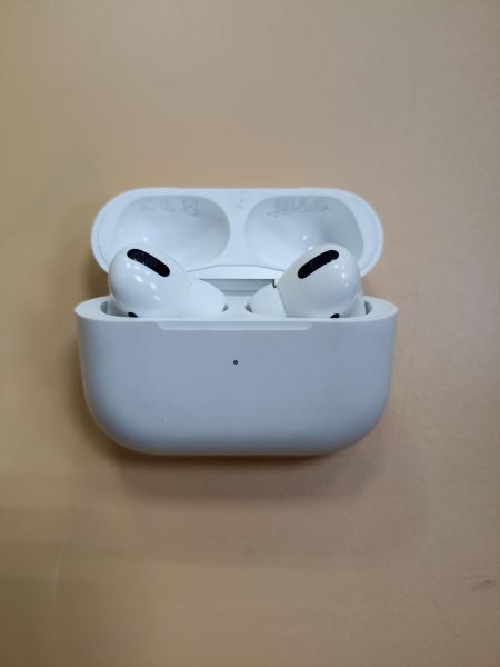 Купить Apple AirPods Pro (A2083, A2084) в Чита за 4000 руб.