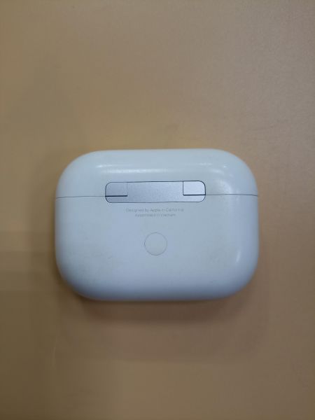 Купить Apple AirPods Pro (A2083, A2084) в Чита за 4000 руб.