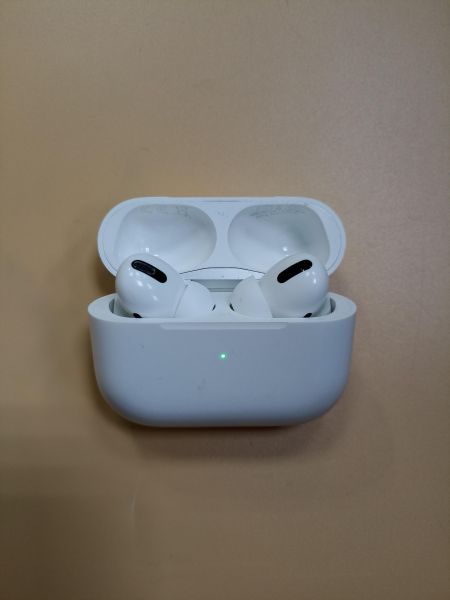 Купить Apple AirPods Pro (A2083, A2084) в Чита за 4200 руб.