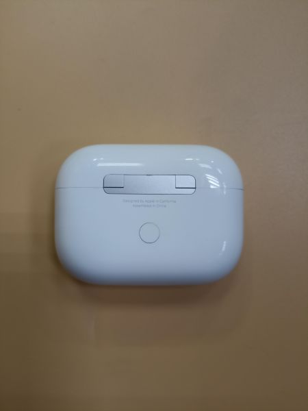 Купить Apple AirPods Pro (A2083, A2084) в Чита за 4200 руб.