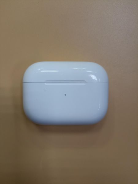 Купить Apple AirPods Pro (A2083, A2084) в Чита за 4200 руб.