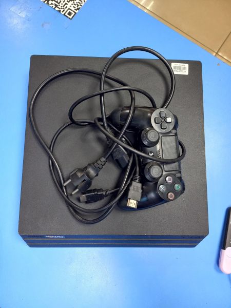 Купить Sony PlayStation 4 Pro 1TB (CUH-7008B) в Чита за 18000 руб.