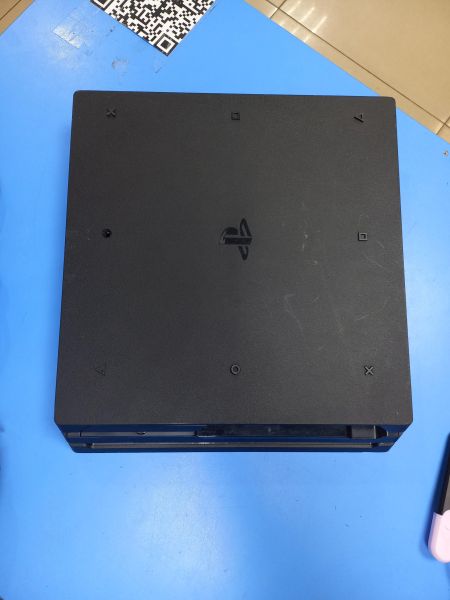 Купить Sony PlayStation 4 Pro 1TB (CUH-7008B) в Чита за 18000 руб.