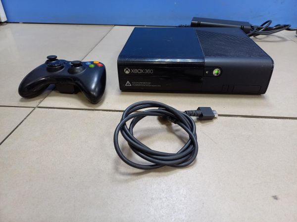 Купить Microsoft Xbox 360 E 500GB (1538) в Чита за 5700 руб.