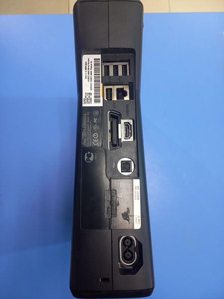 Купить Microsoft Xbox 360 S 250GB (1439) в Чита за 5850 руб.