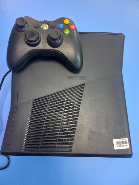Купить Microsoft Xbox 360 S 250GB (1439) в Чита за 5850 руб.