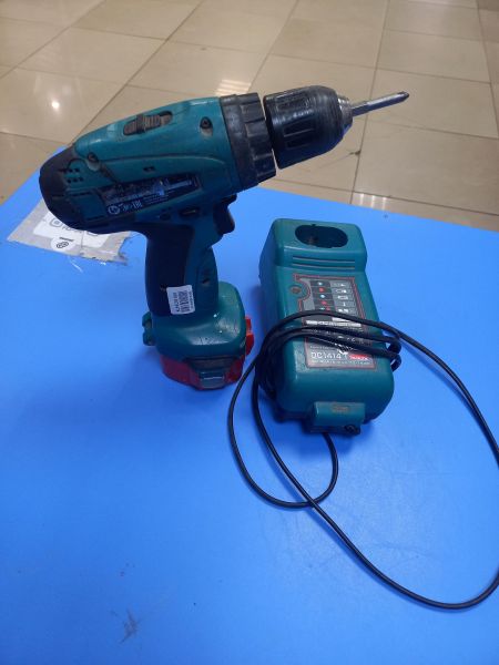 Купить Makita 6271D с СЗУ в Чита за 1400 руб.