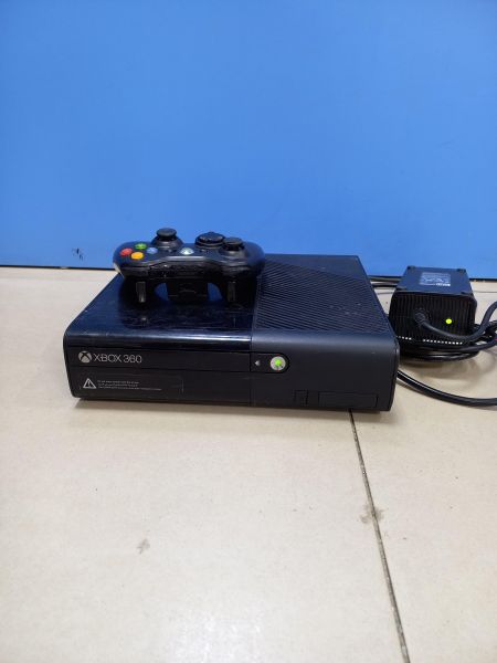Купить Microsoft Xbox 360 E 500GB (1538) в Чита за 4850 руб.