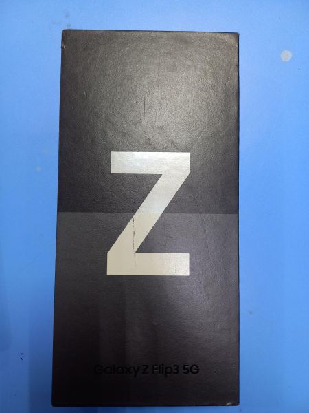 Купить Samsung Galaxy Z Flip 3 5G 8/256GB (F711B) в Чита за 19700 руб.