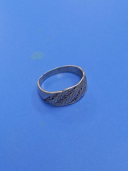 серебряное кольцо Кольцо серебро 925 3,23g, вес изделия 3.23g, размер 18 в Иркутск