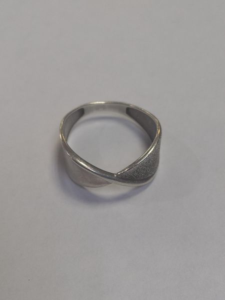 серебряное кольцо Кольцо серебро 925 3,05g, вес изделия 3.05g, размер 17.5 в Чита