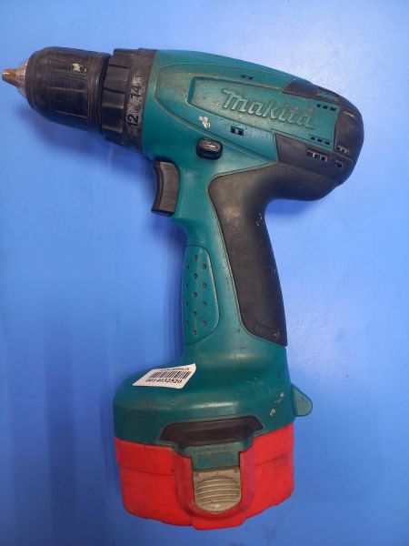 шуруповёрт аккумуляторный Makita 6281D с СЗУ в Чита