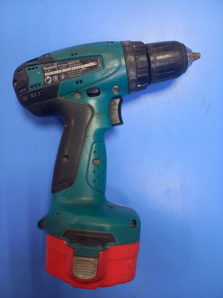 шуруповёрт аккумуляторный Makita 6281D с СЗУ в Чита