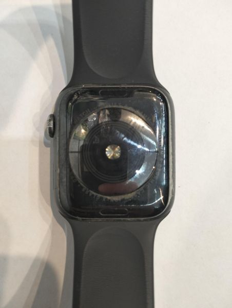 Купить Apple Watch Series 4 44mm (A1978) с СЗУ в Екатеринбург за 3400 руб.