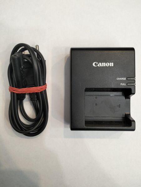 Купить Canon EOS 1100D (DS126291) body с СЗУ в Екатеринбург за 2900 руб.