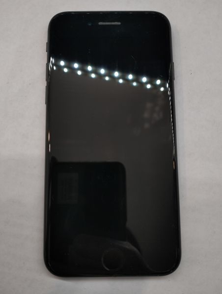 Купить Apple iPhone SE 2nd gen. 2020 128GB в Екатеринбург за 8700 руб.